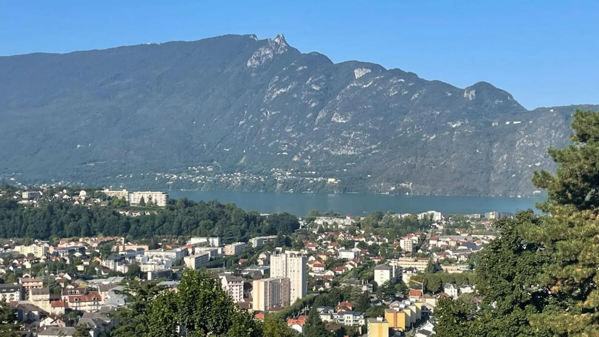 Bright 50M Apartment With Magnificent Lake View Aix-les-Bains Frankrike