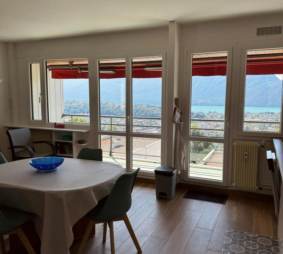 Bright 50M Apartment With Magnificent Lake View Aix-les-Bains