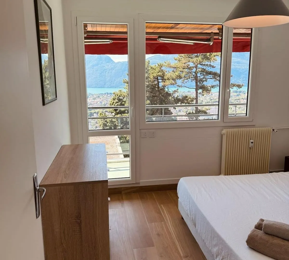 Bright 50M Apartment With Magnificent Lake View Aix-les-Bains