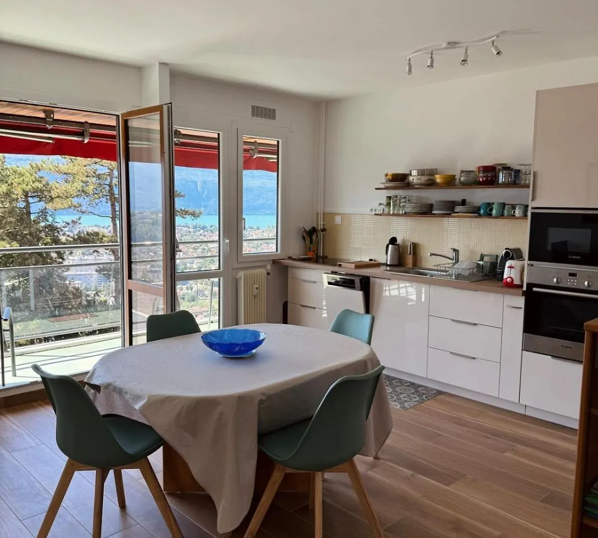 Bright 50M Apartment With Magnificent Lake View Aix-les-Bains